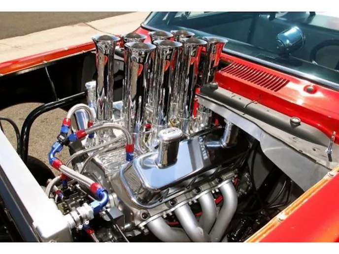 The Chevy big block 496-inch engine features a stroker crank, Eagle rods,