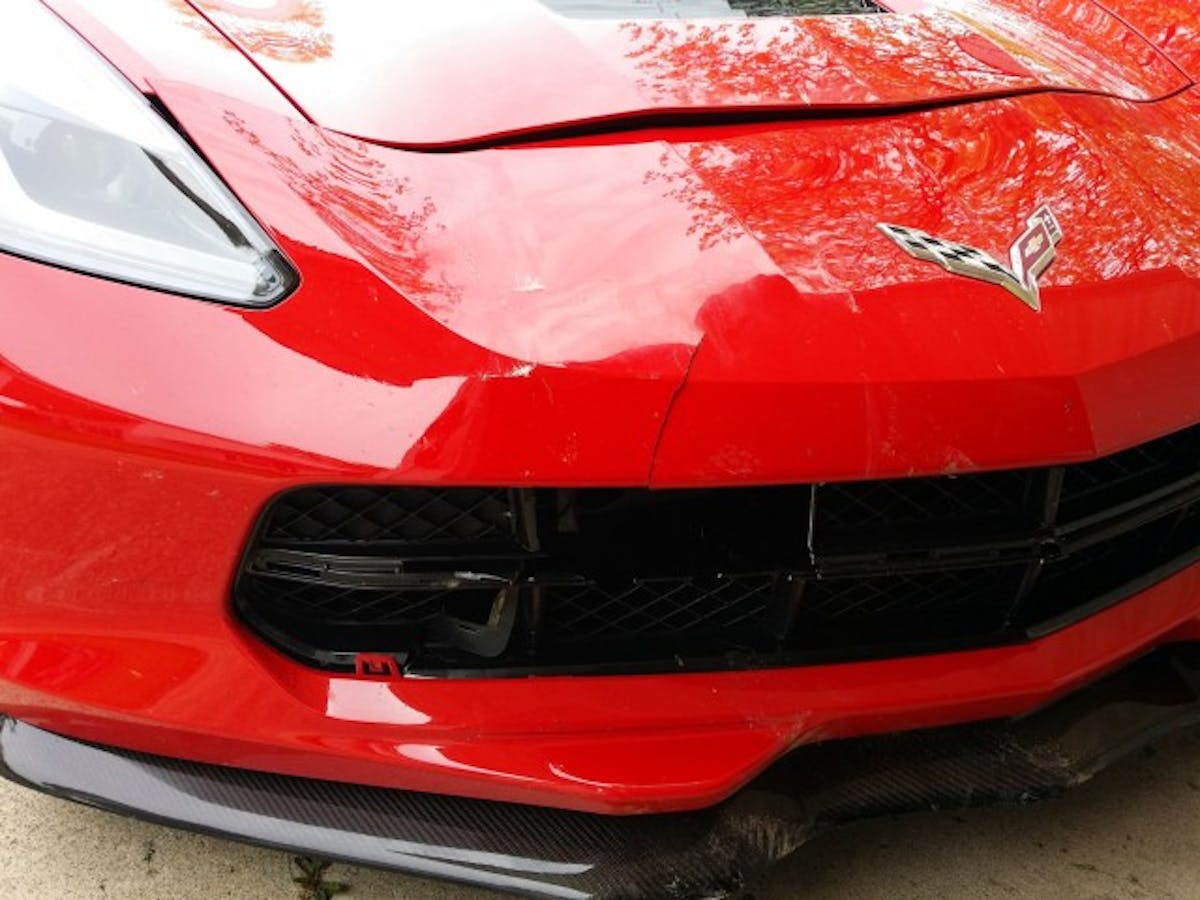 c7-corvette-hits-deer-the-damage-is-an-eyesore_1
