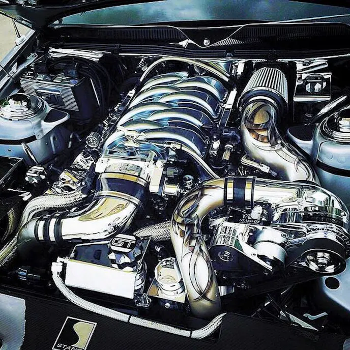 The engine is simply breathtaking, without being overdone. And yet, it makes power, while looking that good.