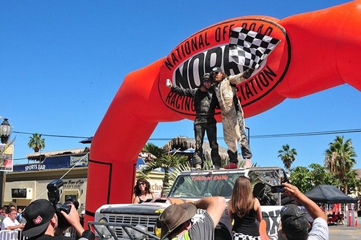 012-fox-bronco-boyd-jaynes-brian-godfrey-with-checkered-flag