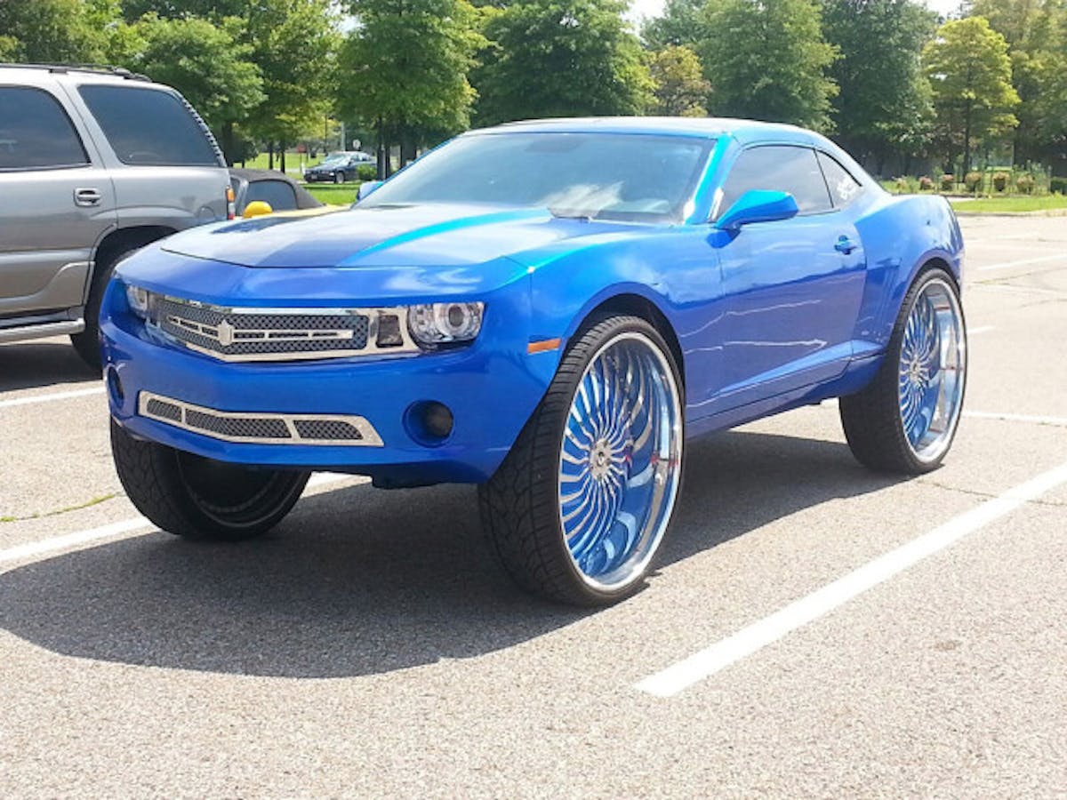 The Gen IV Camaro looks pretty terrible. However, even this doesn't take the crown for the ugliest Camaro ever thought-up. Image via imgur.com
