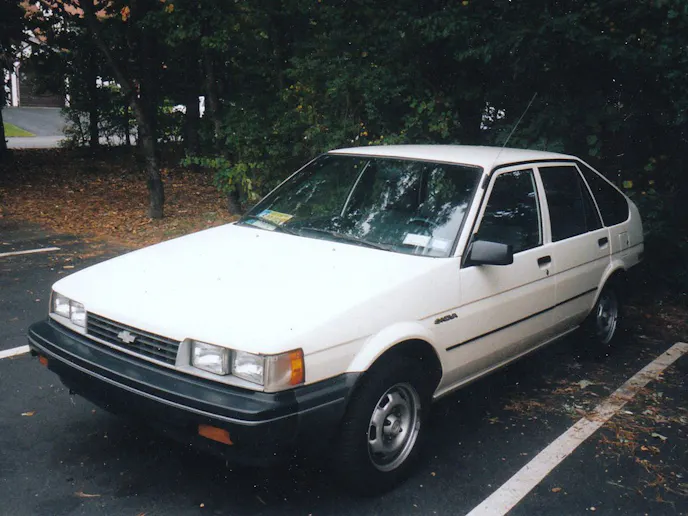 Believe it or not this ugly thing is also a Nova. Gen V: A 1986 Nova Five-door Hatchback. Image via Wikimedia Commons.