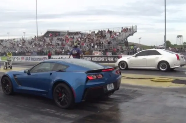 Corvette C7 Z06 vs Cadillac CTS-V burnout