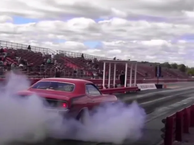 1970 Plymouth Hemi Cuda burnout