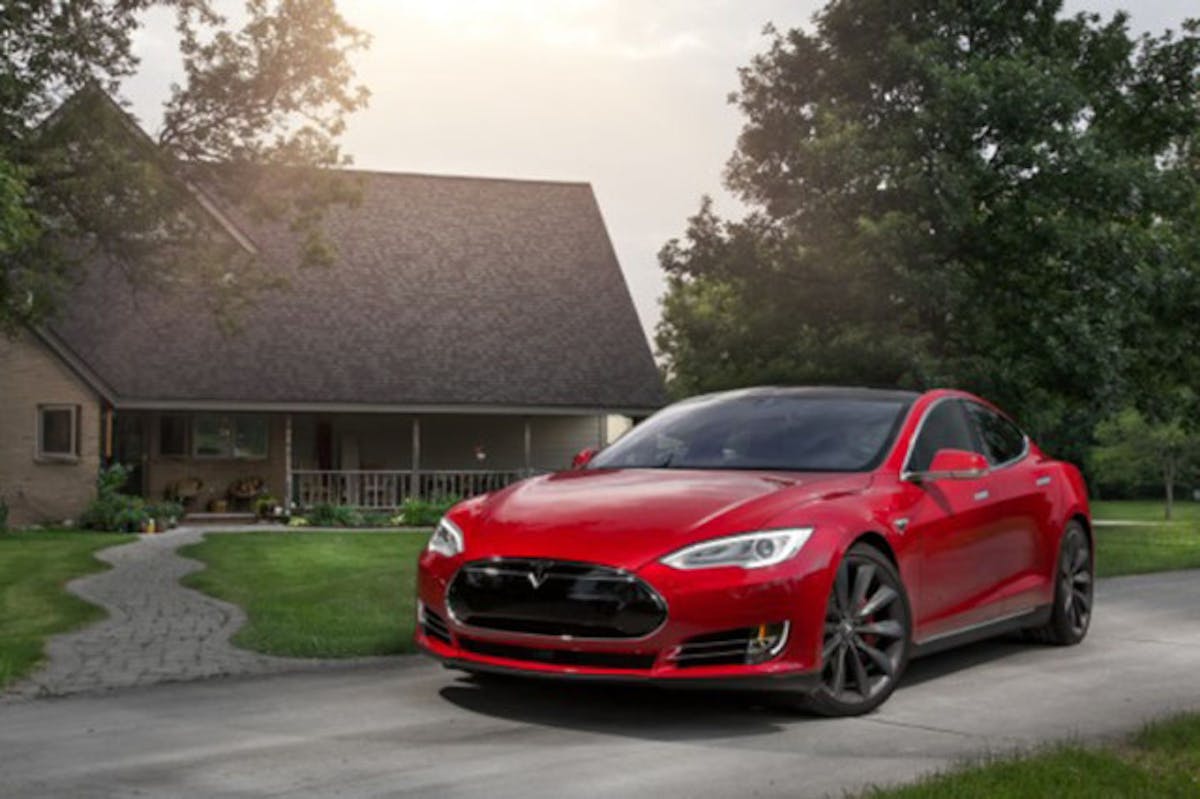 2015-Tesla-Model-S-P85D-108-626x382