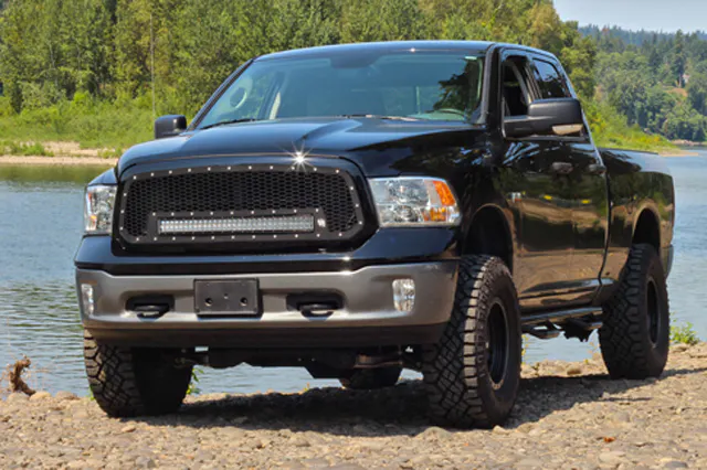 41585-Dodge-RAM-13_14-RDS-Grille_Close200K