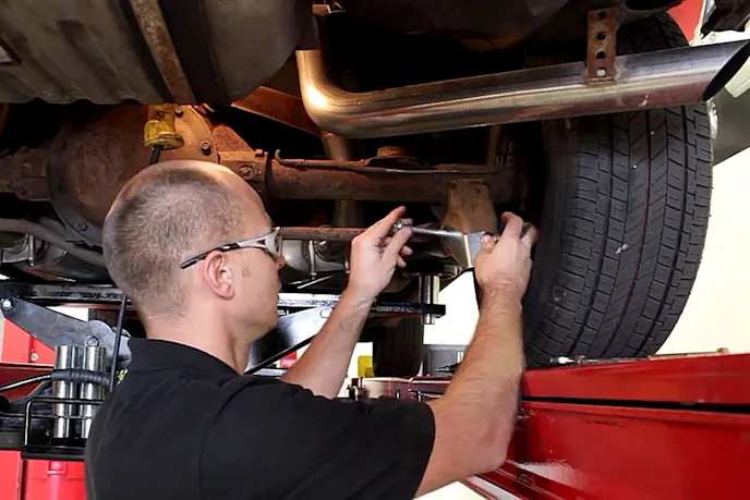 The video does give some good tips, such as telling you to only remove the trailing arm bolt from one side at a time.