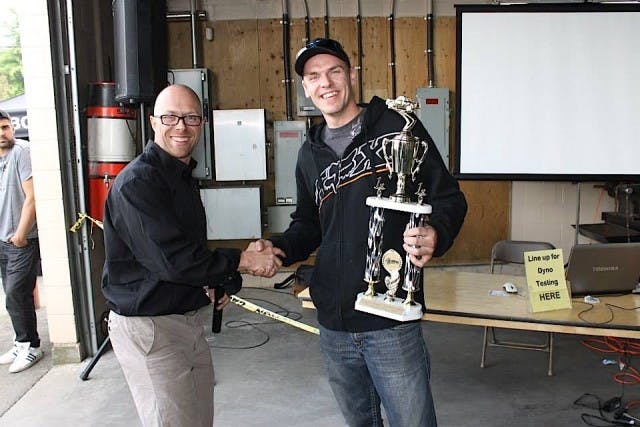 1379924_569563659790195_192636602_n