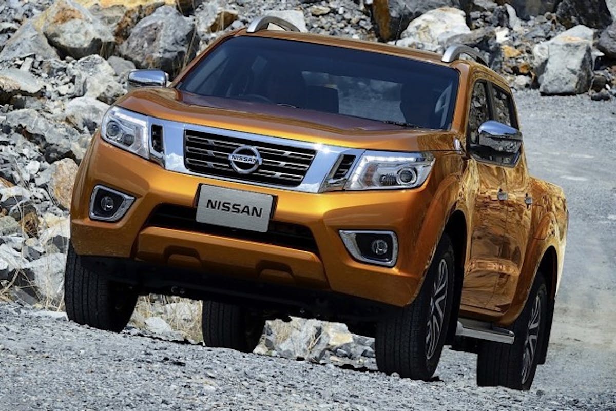 2015-Nissan-Navara-4