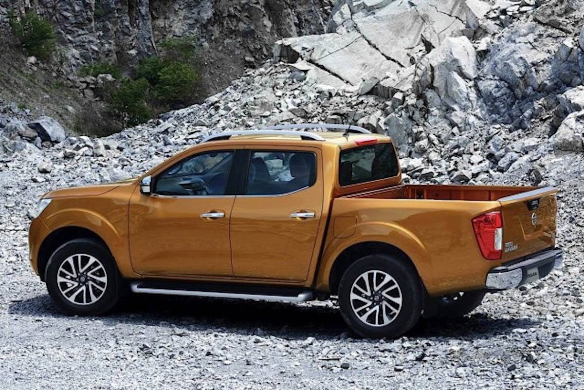 2015-Nissan-Navara-8