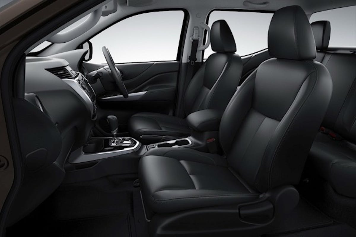 2015-Nissan-Navara-19