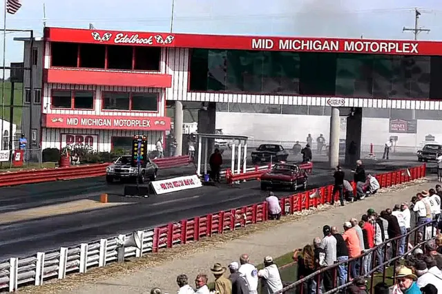 Chevy Camaro Z28 vs Chevy Corvette-Who wins? Screencaps from video