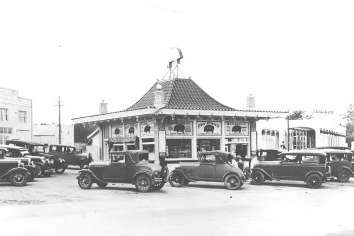 Royce Hailey's Pig Stand #2 in Dallas, Texas, shortly after a 1928 reconstruction. Image via tmbbq.com