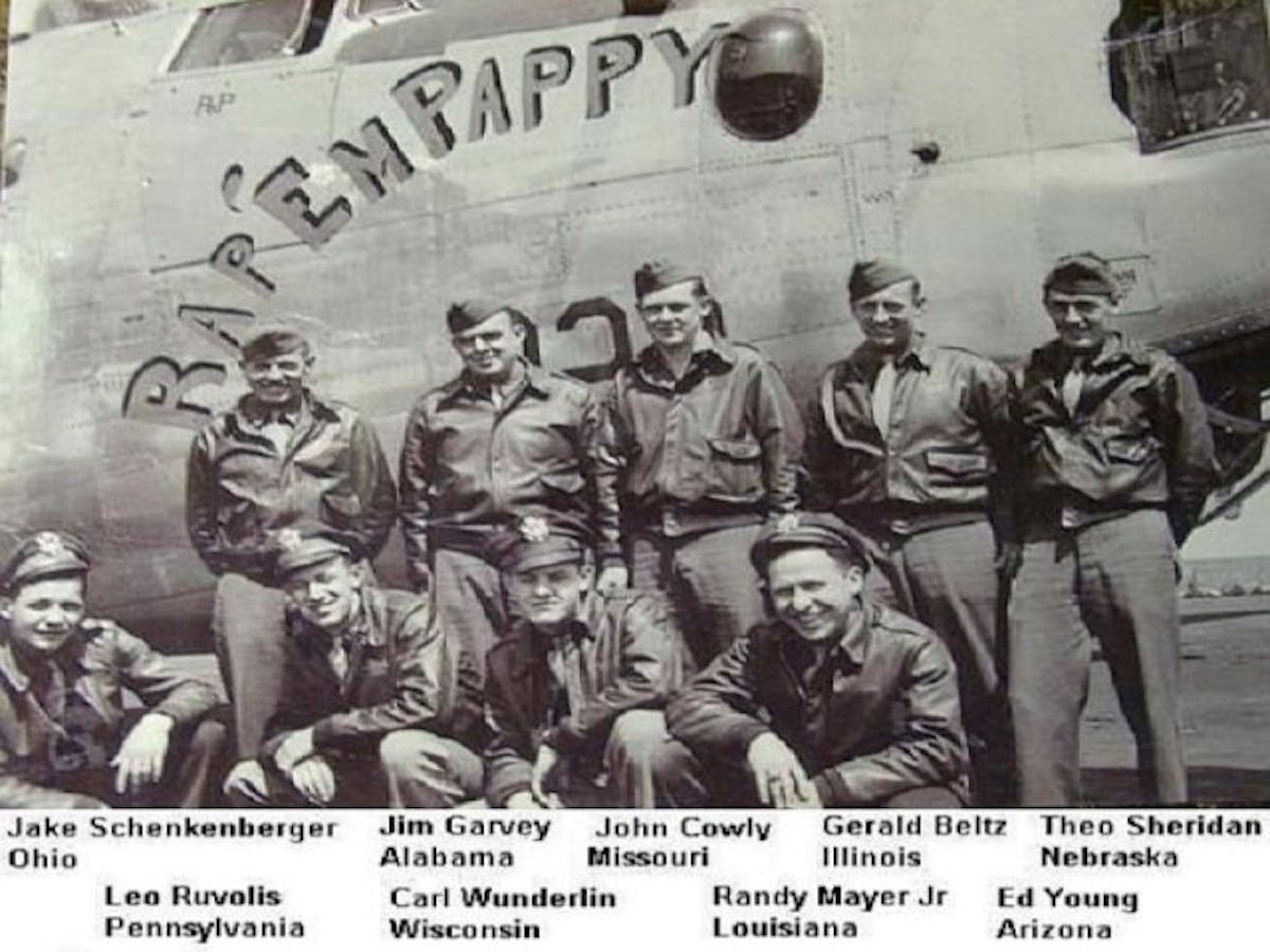 The crew of Rap'em Pappy and their B-24.