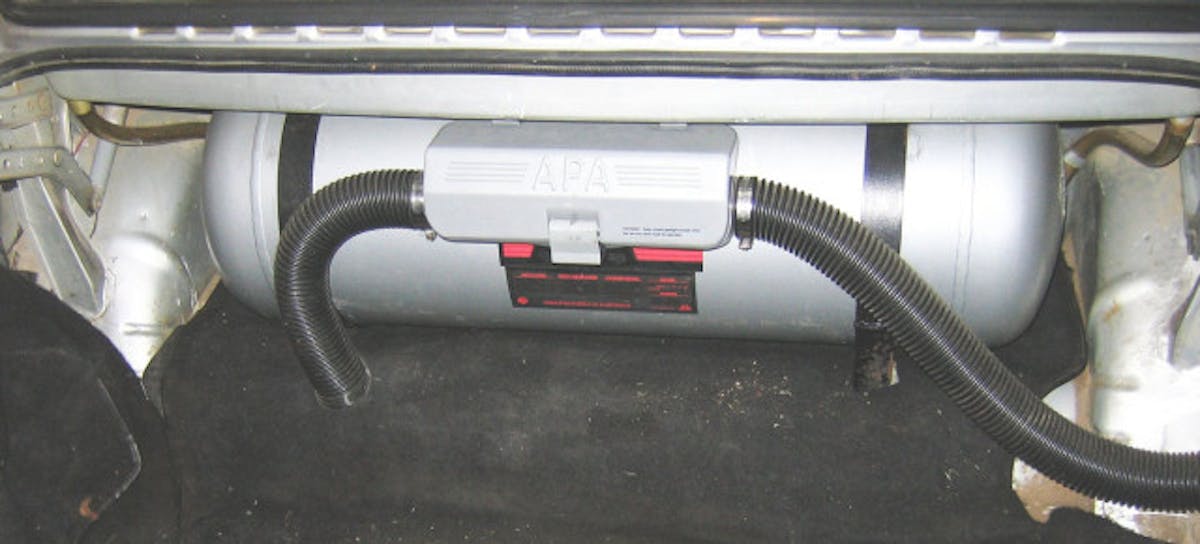 AutogasTankInSedanBoot