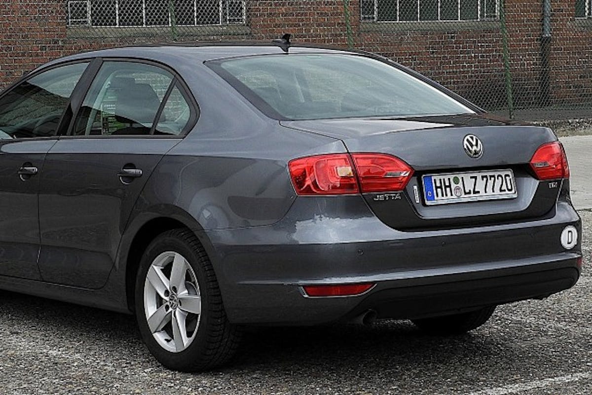 VW_Jetta_1.6_TDI_Comfortline_(VI)_–_Heckansicht_(1),_2._Juli_2011,_Ratingen