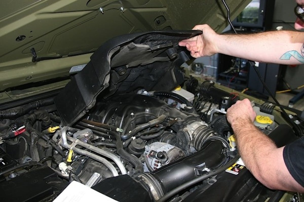 SR_Removingenginecover_1-640x426