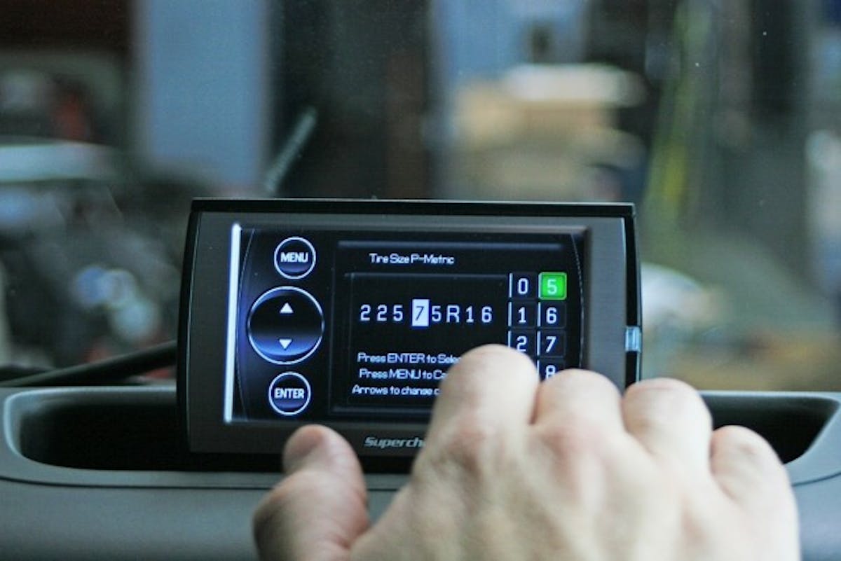 Through the TrailDash unit on-screen menu, you can load up your vehicle’s various parameters such as new tire size prior to programming.