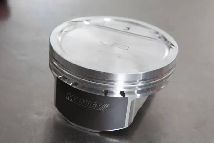 Manley's pistons were supplied with skirt coatings for to help curtail friction, and an offset-pin design to aid in startup noise reduction.