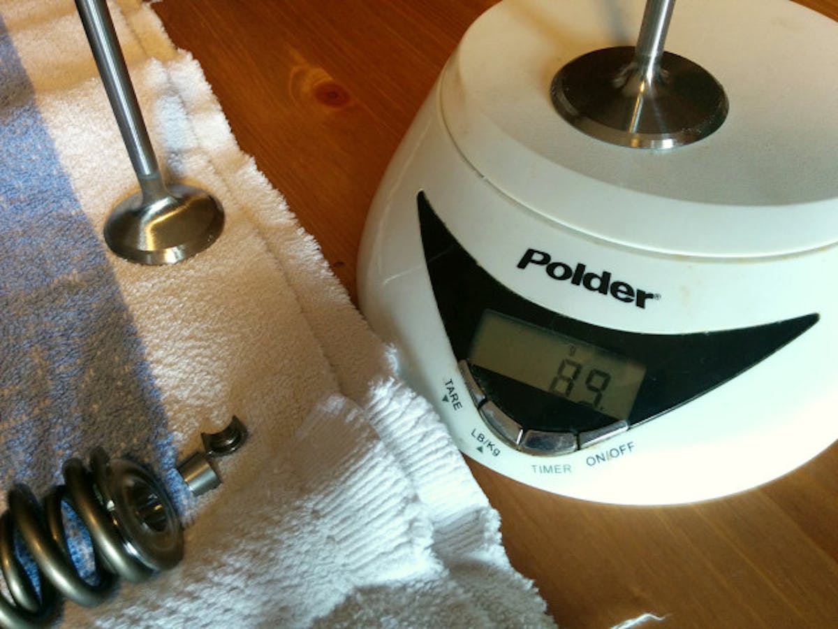 The factory 2.165" GM LS3 valves feature a hollow stem construction allowing them to keep weight down to an extraordinarily light 89 grams.