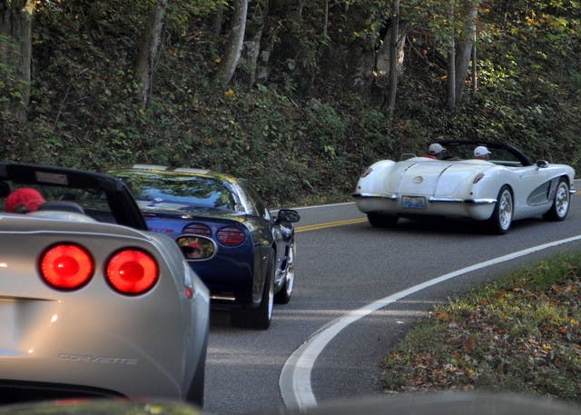 web1_The-Corvettes-attack-the-curves-on-the-Dragon