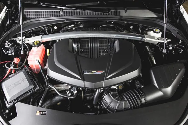 2016-Cadillac-CTS-V-3