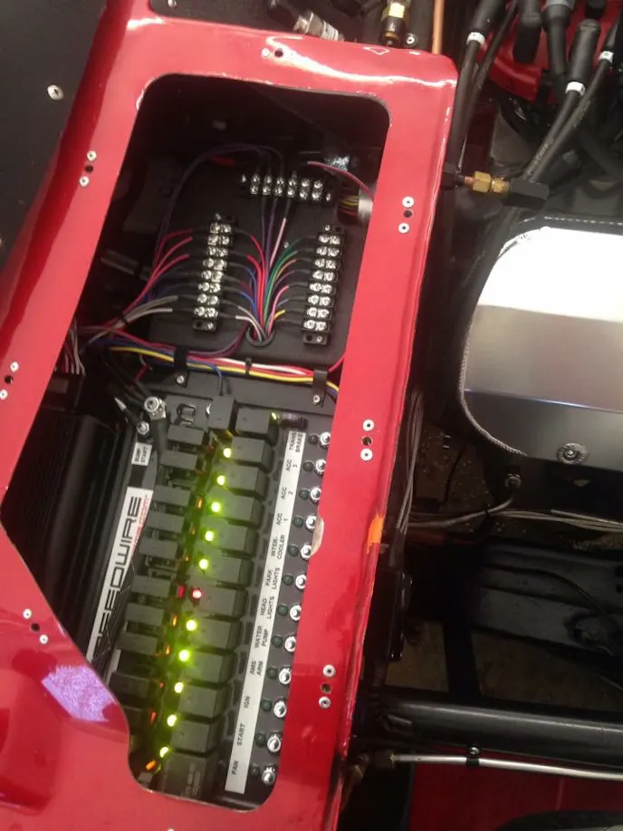 Homier Fabrication did a killer job on the wiring system with the Speedwire Solutions products.