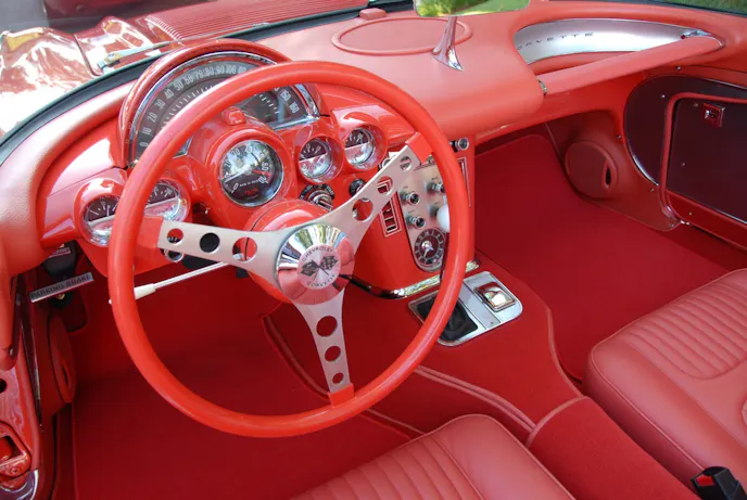 The steering wheel is a 15½ inch custom piece.