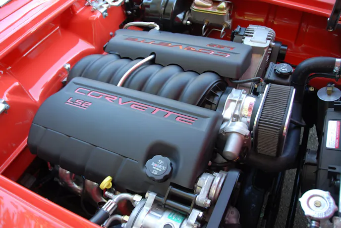 French opted for the 6.0-liter LS2, backed by a 4L65 transmisson and a Dana 44 diff, rebuilt with a 3.45:1 ratio. Delivering around 400 horses, that’s more than a 30 percent gain!