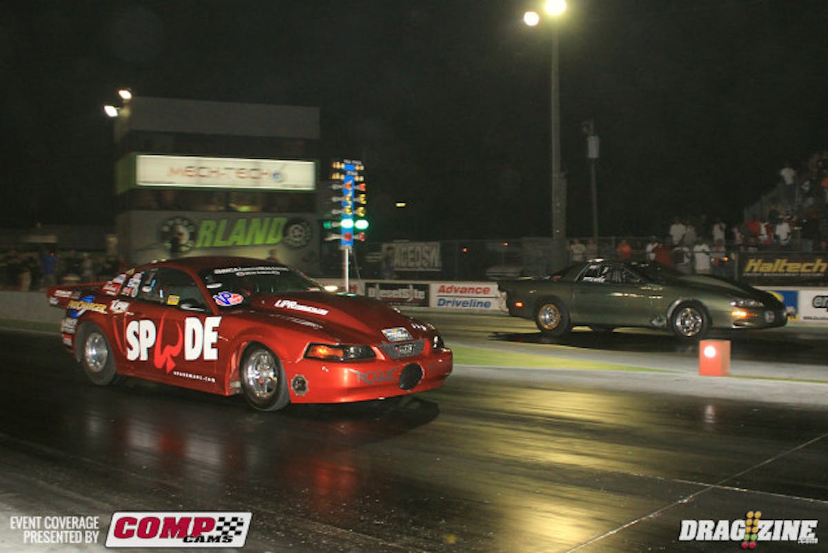 Phil Hines (near lane) Outlaw 275 runner up.