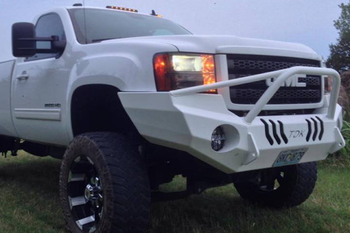 Another shot of a Prerunner bumper on a GMC.