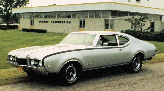 By 1968, Oldsmobile's partnership with Hurst Performance yielded an entirely new options package for the 442 that yielded some formidable performance capability for the second generation muscle car. Image; Wiki Commons