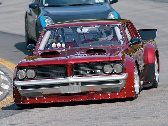 https://image.hotrod.com/f/9205711+q80+re0+cr1+ar0/hrdp_0612_01_z%2b1964_pontiac_gto%2bfront_view_racing.jpg