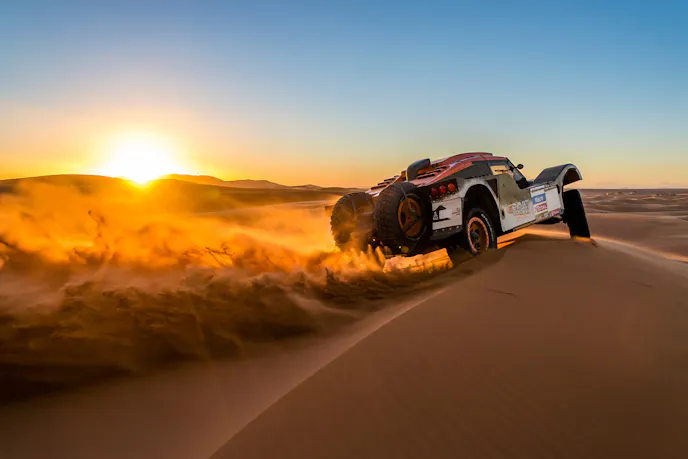 Sunset-Over-Buggy-in-Dakar-Rally-Wallpaper
