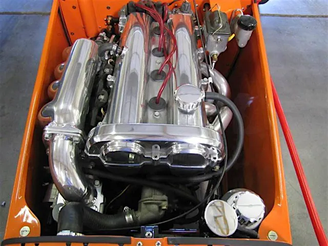 1926-Ford-Convertible-with-a-1.8-L-Mazda-Miata-Engine-09