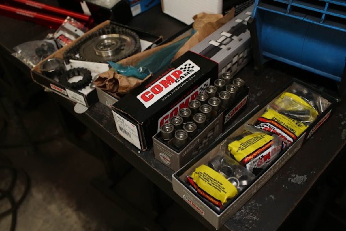 design minimizes internal piston movement to cut down on the open valve issues and allow higher engine rpm and thus increase horsepower. The surface of these lifters has been black oxided to significantly reduce surface friction, wear and lubrication temperatures.