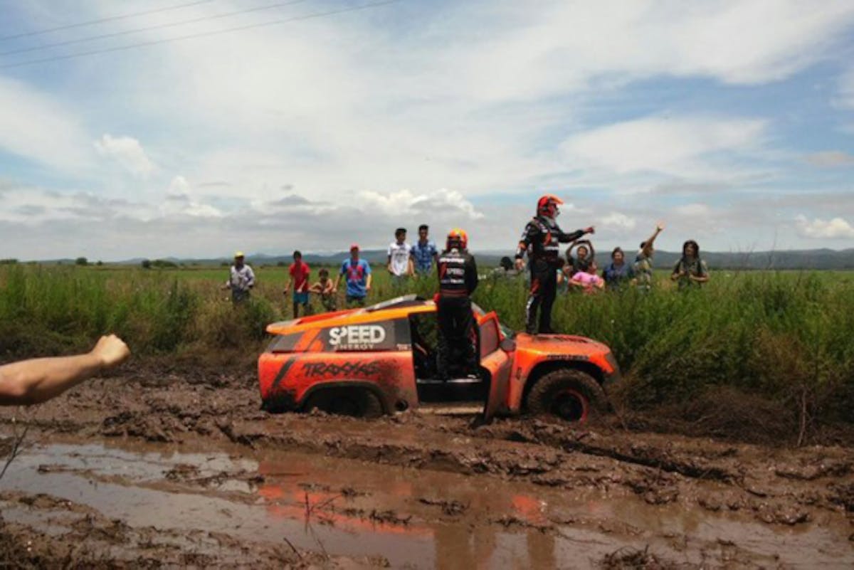 Robby Gordon stuck during stage 2. Photo sourced from: https://www.planetrobby.com/photo/2016-dakar-robby-gordon-stage-2?context=featured