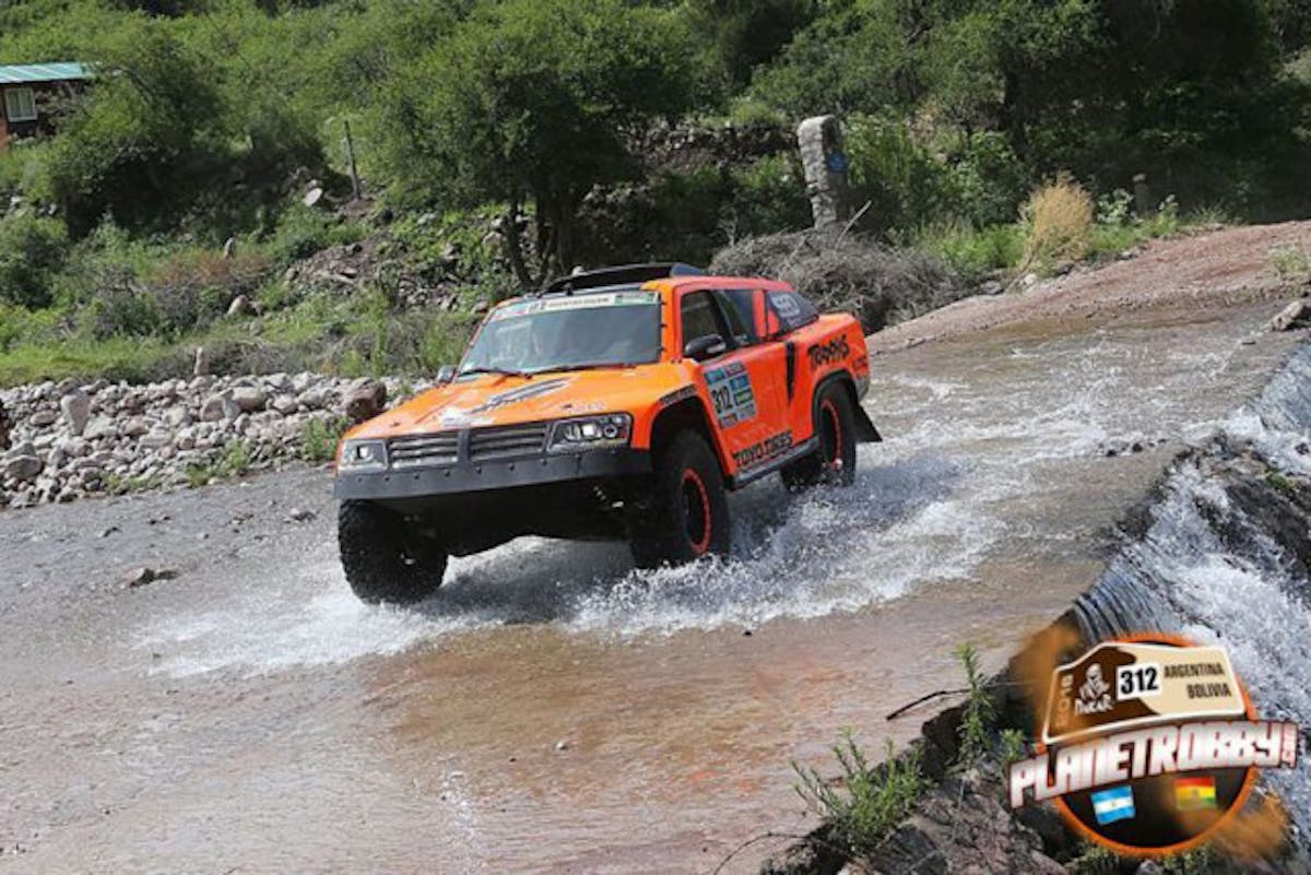 Photo sourced from: https://www.planetrobby.com/photo/2016-dakar-robby-gordon-stage-2-1?context=featured