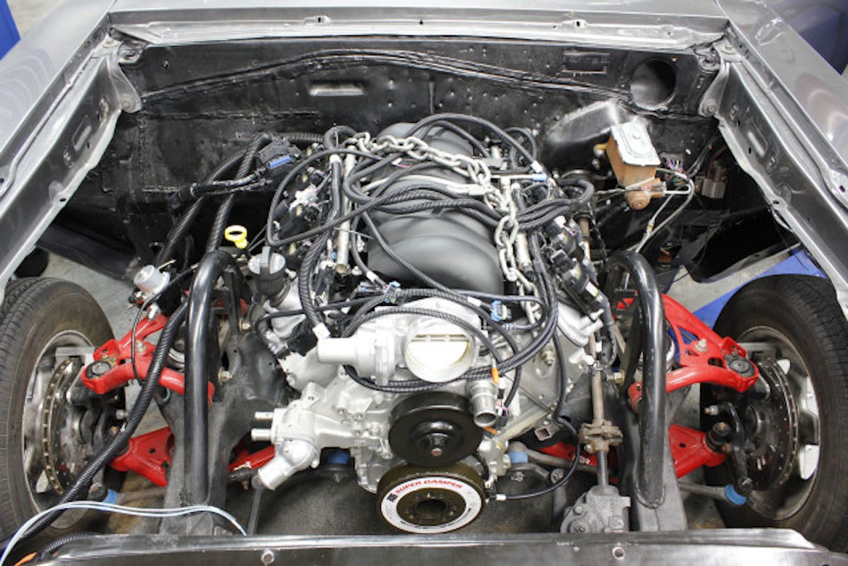 The engine looks right at home in the engine bay of our Chevelle. In the coming weeks it will get wired and backed by the TH400 transmission we already have.