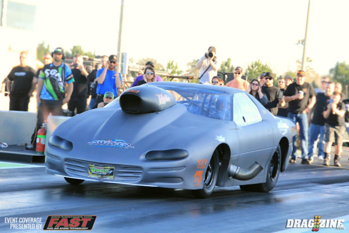 Jeff Sitton went straight down track in Hyde running a 4.02 at 187 MPH.