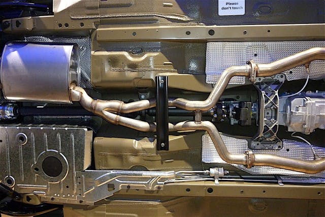 1280px-2010_FPV_GT_(FG)_Boss_335_sedan_(2010-10-16)_05