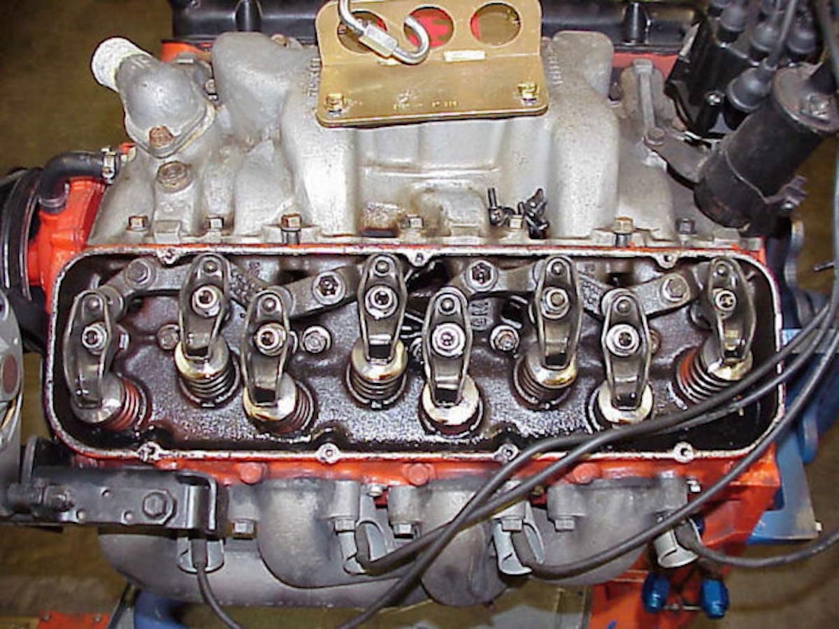 Here’s a look at the Mark II with the valve covers, carburetor and air cleaner off, showing the “porcupine” arrangement of the intake and exhaust valves, which carried over to the production Mark IV big block that entered production two years later. Intake manifold is a dual-plane high-riser, and the distributor is a single-point unit. (Courtesy Hot Rod Engine Tech)