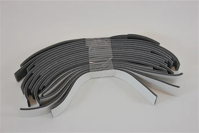 These strips come in a pack of 18 and measure different lengths to correspond with the ribs lining the hardtop and Freedom Panels.