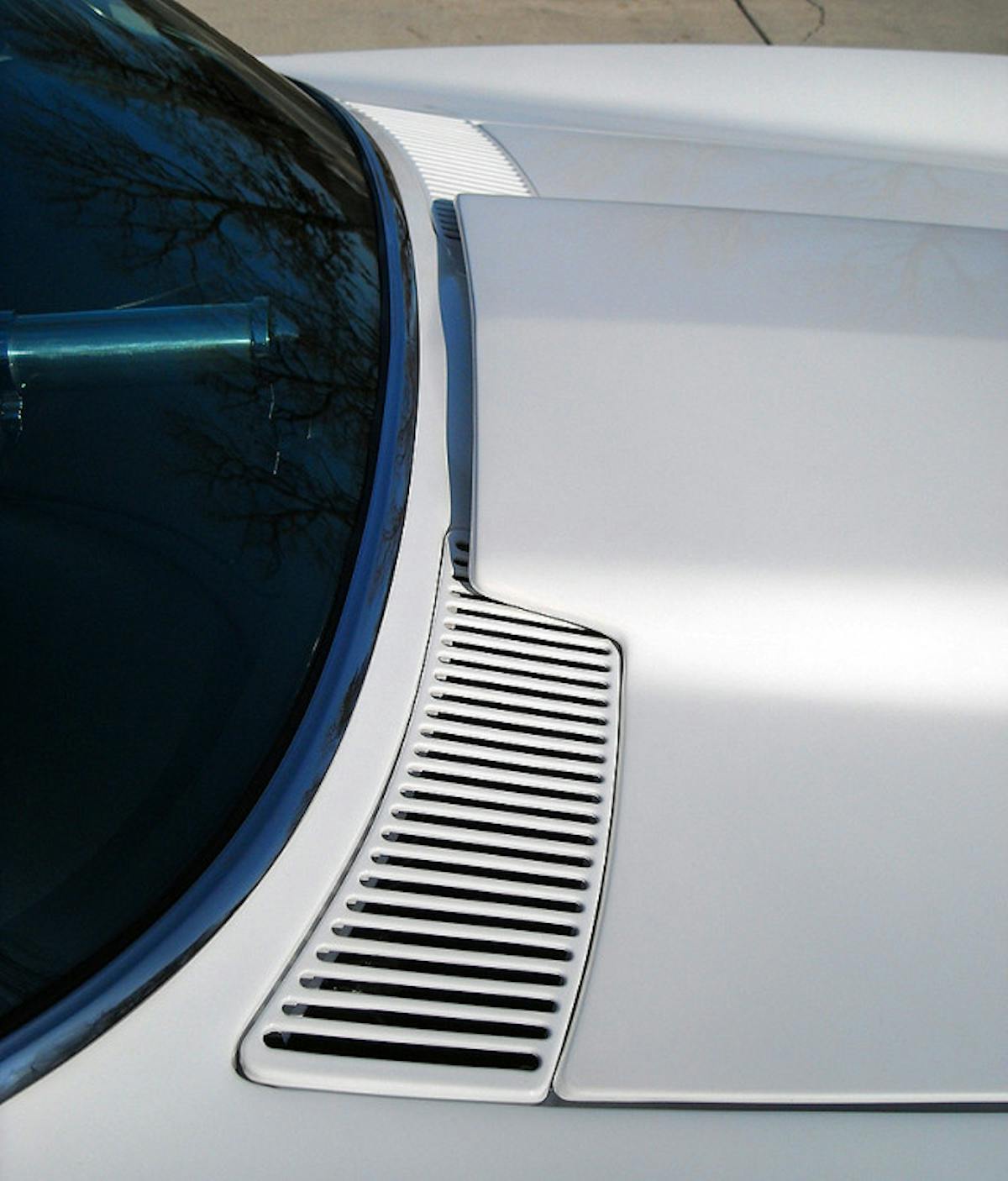 While not practical as an every day driver, the “no windshield wiper” look certainly is clean. The cowl vents had to be custom built, as the stock units have holes for the wiper motor shafts.