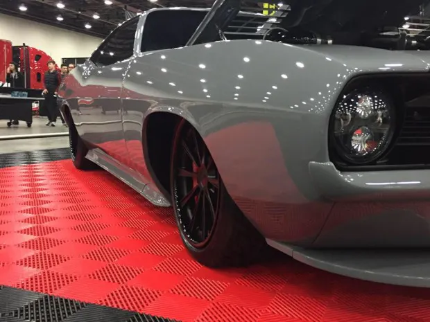 Torc-1970-Plymouth-Barracuda-with-a-compound-turbo-6.7-L-Cummins-I6-03-620x465