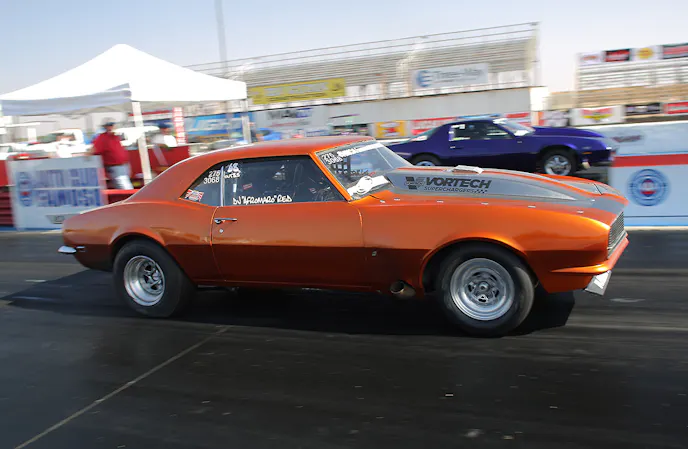 DJ Reid and Jeff Young battling it out on 275 radials at Famoso Raceway.