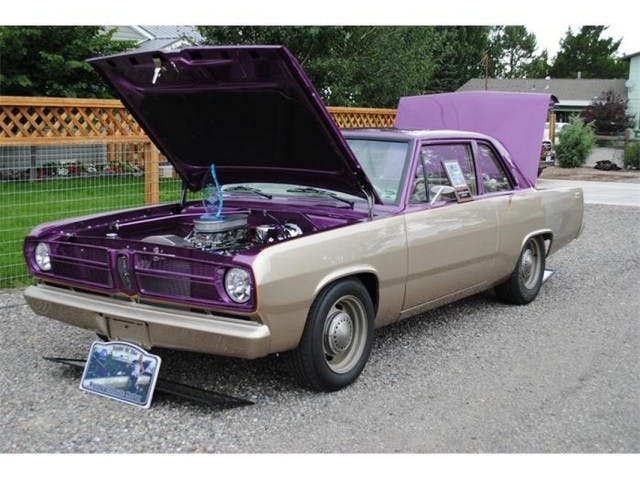 704603_21061026_1967_Plymouth_Hemi+Valiant