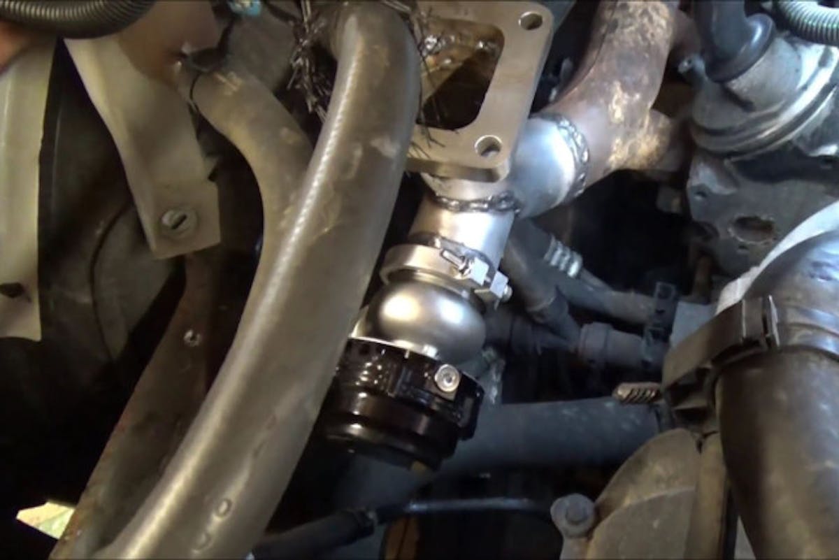 One wastegate is installed. Now it needs the dump tube. 