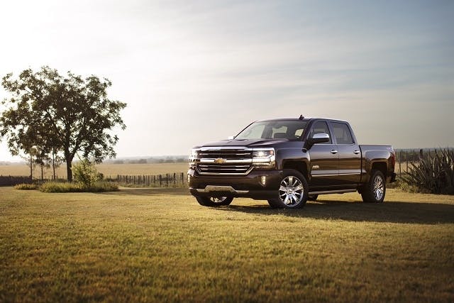 2016-chevrolet-silverado-02