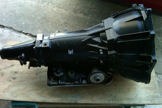 Rafael bought a used 4L60E transmission and had it built up for the extra power. He also installed a Shifty kit.